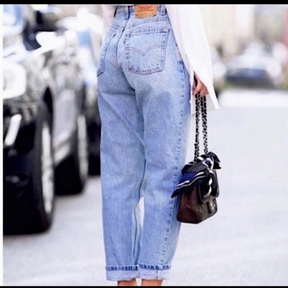 Vintage  of Levi's 550 Classic relaxed fit, light wash denim Size 16